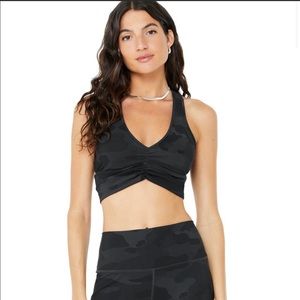 NWT Alo Vapor Wild Thing Bra Black Camo medium